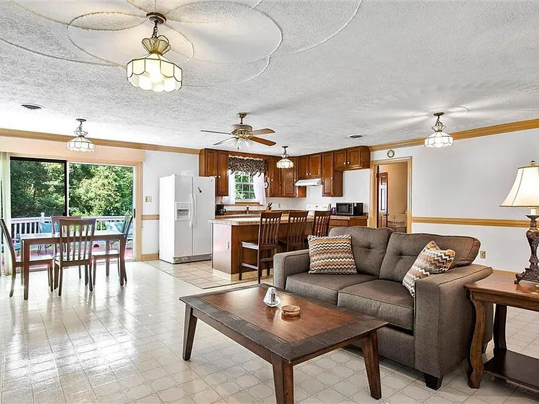814 Duck Pond Rd — Photo 8