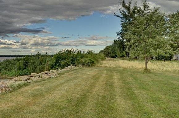 2nd image of 2239 Lakeside Pl