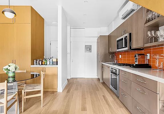 3rd image of 421 W 22nd St #S