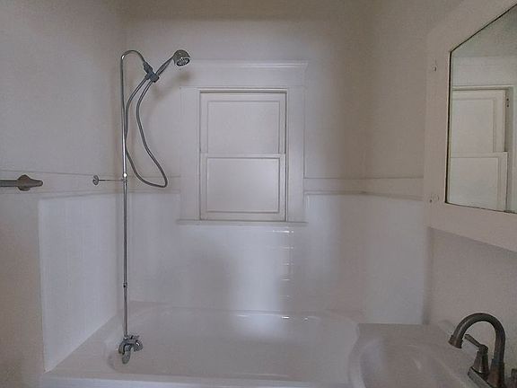 5th image of 40 Alamitos Ave APT 201