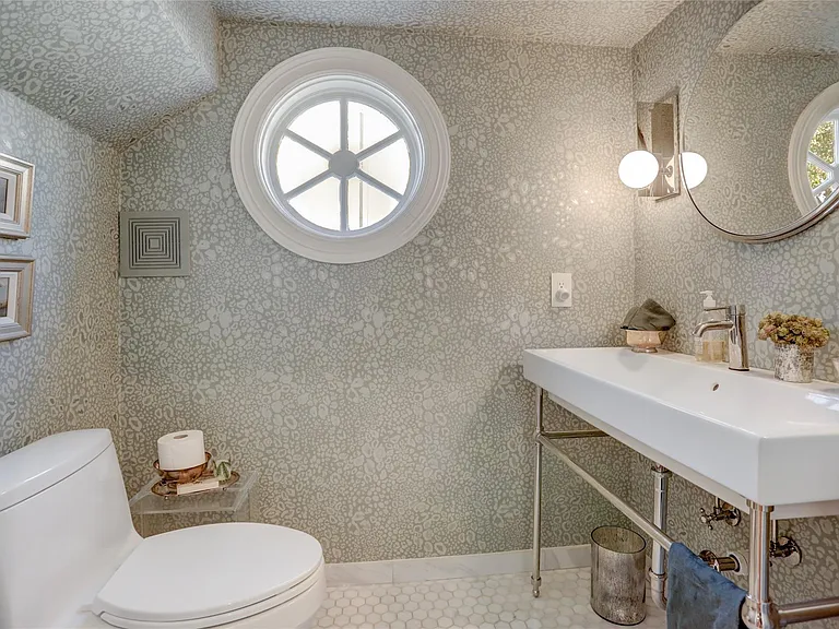2703 Mid Ln #4 — Photo 8