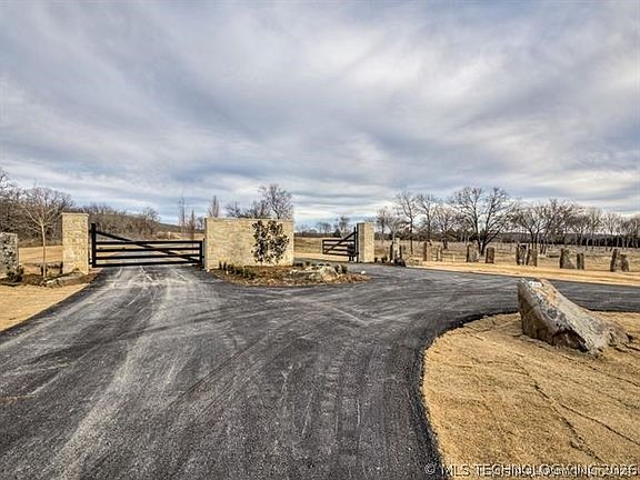 4th image of 602 Pebble Ridge Rd
