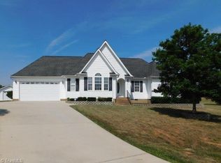 2911 Clear Ridge Dr, Trinity, NC 27370