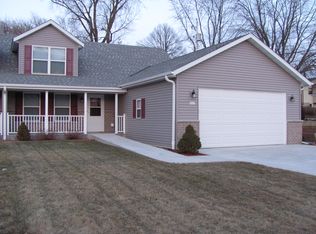 2423 Parkfield Dr, West Bend, WI 53090