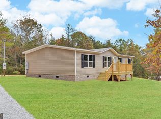 1224 Hunters Creek Rd, Toccoa, GA 30577