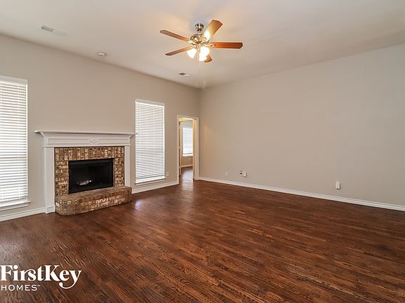 3rd image of 1009 Friar Dr