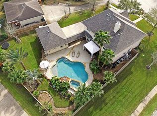 902 High Ridge Cir, Friendswood, TX 77546