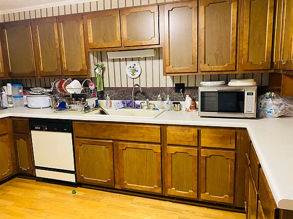 5th image of 609 N Hills Dr