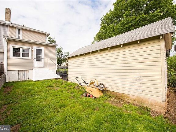2nd image of 204 Matthes Ave