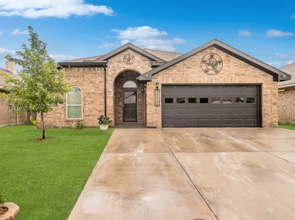 1240 Camden Yard Dr, Burleson, TX 76028