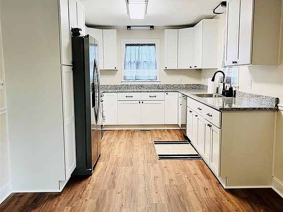 4th image of 185 Brookmont Ave