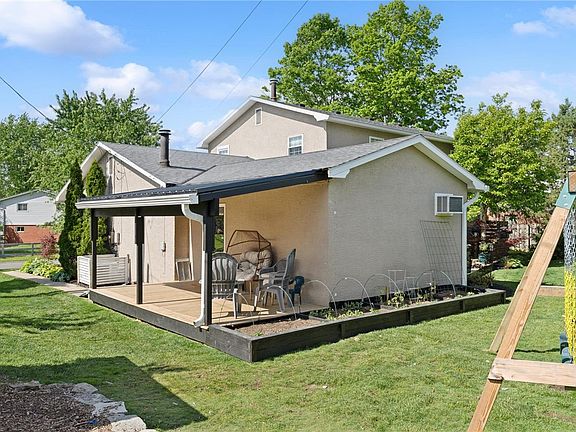 3rd image of 440 Hiatt Ave