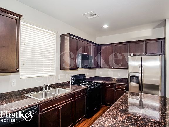 5th image of 121 Country River Ave