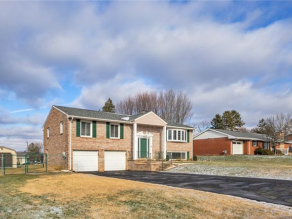 2nd image of 221 Roxbury Dr