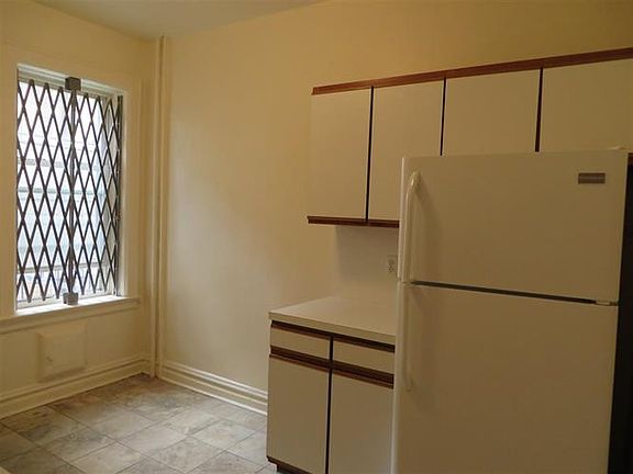 5th image of 107 Kensington Ave APT 301