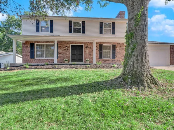 820 Dutch Mill Dr, Ballwin, MO 63011