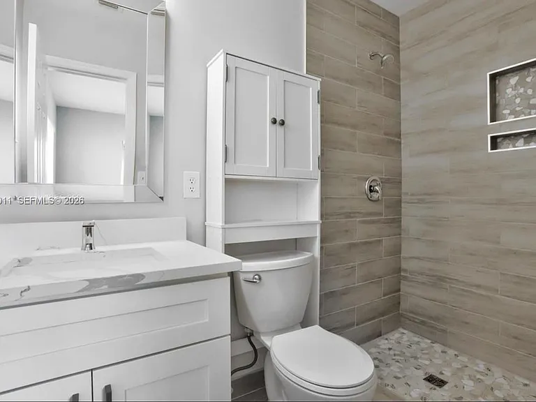 2550 N Dixie Hwy #2570 — Photo 10