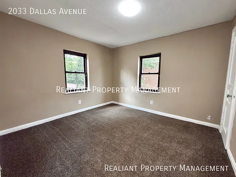 2033 Dallas Ave — Photo 12