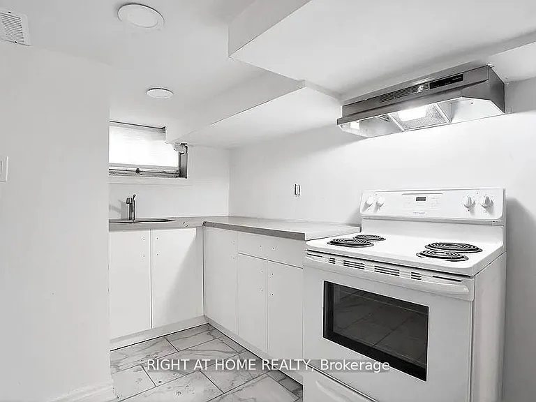 210 Mary St N #BASEMENT — Photo 2