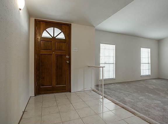 2nd image of 3417 Livingston Ln