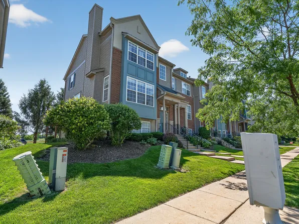 205 Station Park Cir, Grayslake, IL 60030