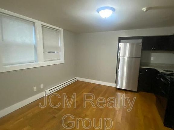 3rd image of 135 Lawton Ave