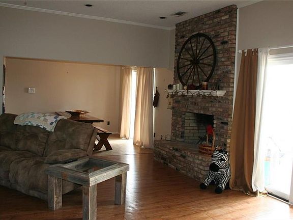 5th image of 1185 N Legacy Dr