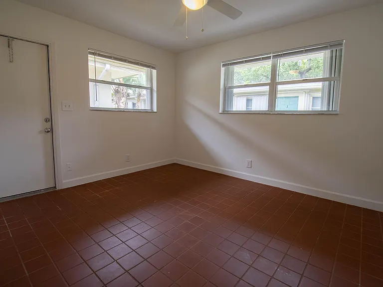 400 SW 8th Ave #8 — Photo 8