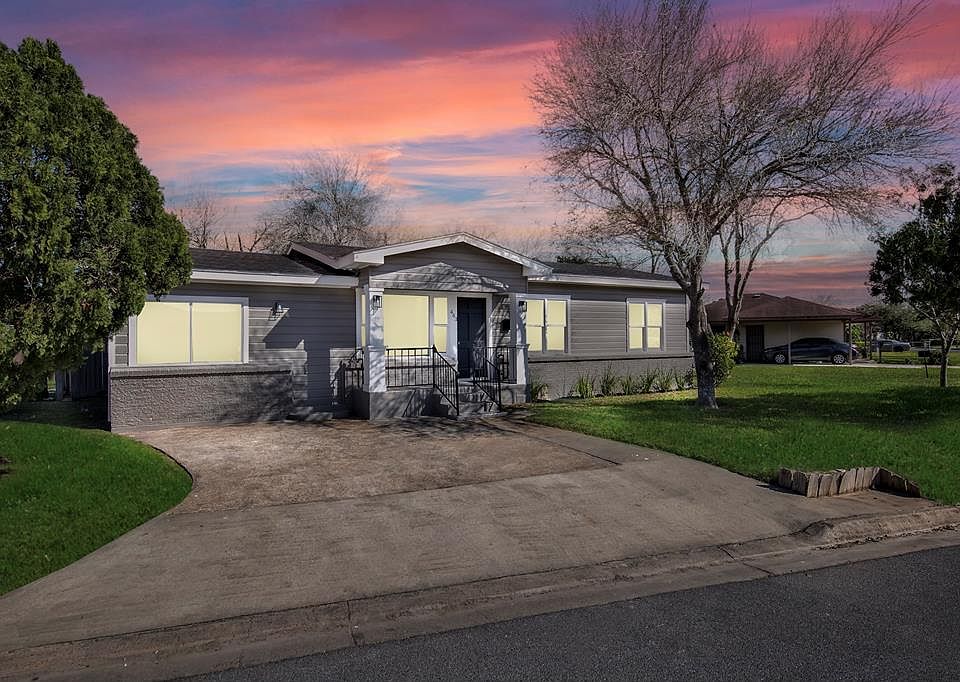 1st image of 443 Villa Verde Dr