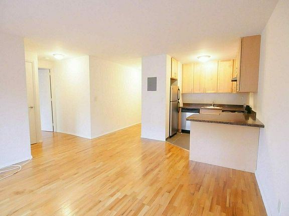 5th image of 241 E 86th St APT 4F