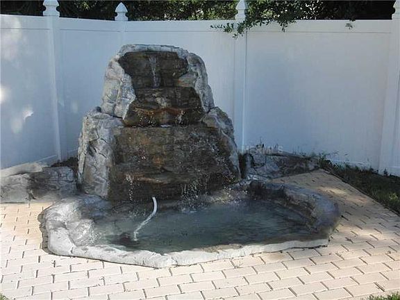 4th image of 8038 Deerwood Cir
