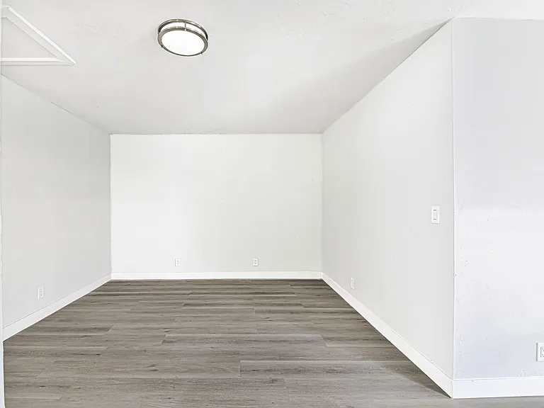 811 Gardenia Avenue — Photo 6