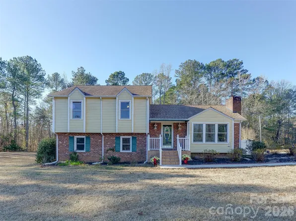 3021 University Dr, Lancaster, SC 29720