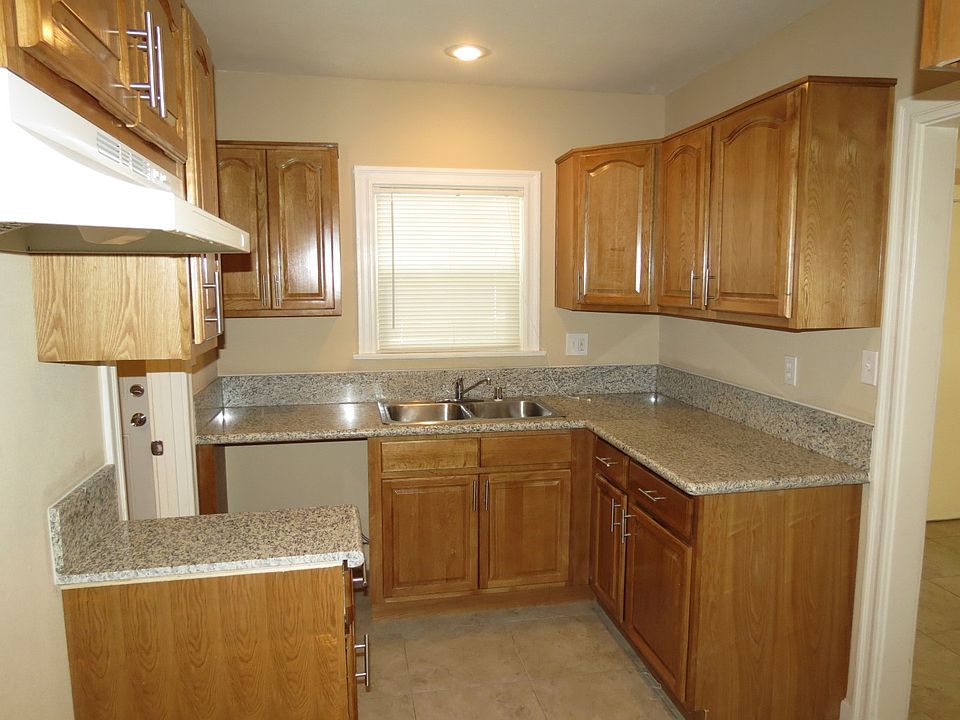 1st image of 956 N Sierra Way