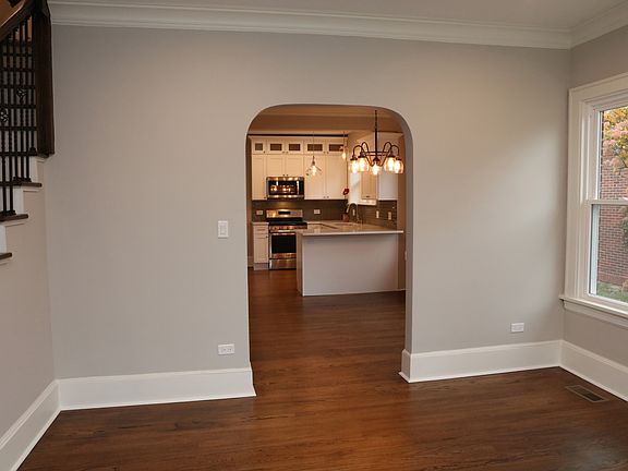 5th image of 131 E Monroe St