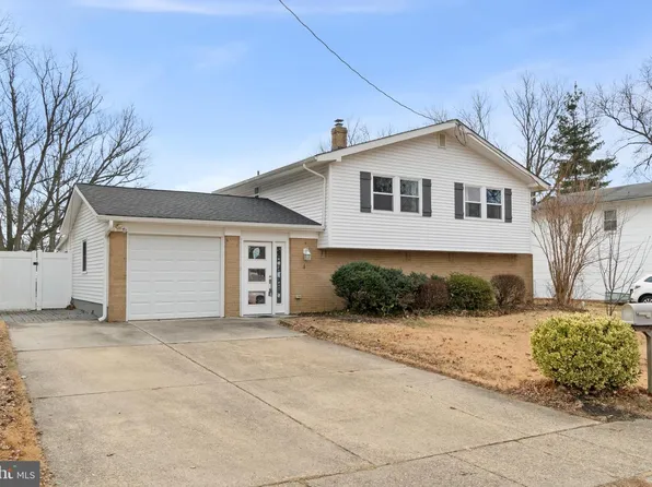 4 Belle Ln, Cinnaminson, NJ 08077