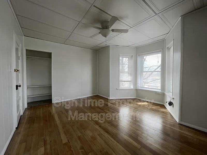 3 bed, 1.0 bath, 1600 sqft, $2,100 — Photo 4