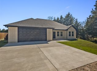 905 W Cardinal St, Ector, TX 75439