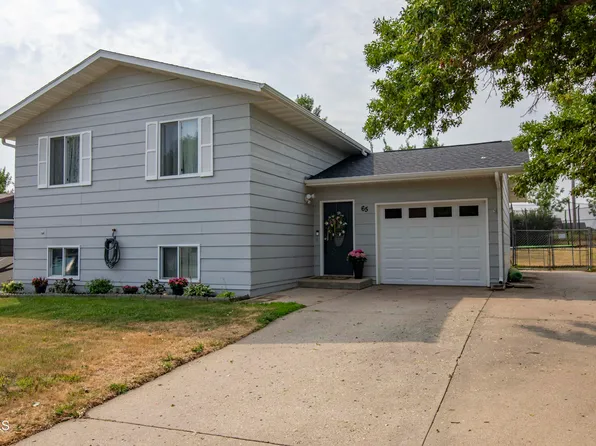 65 Custer Dr, Lincoln, ND 58504
