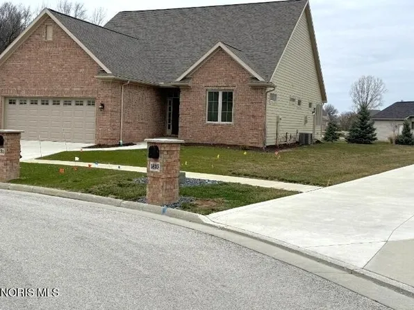 1631 Winterwood Ct, Bowling Green, OH 43402