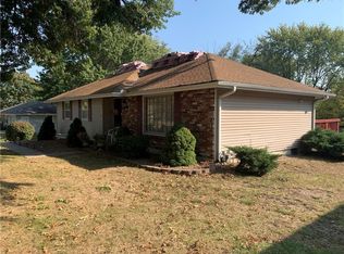 403 E 7th St, Kearney, MO 64060