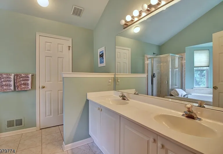 14 Mayflower Dr — Photo 14