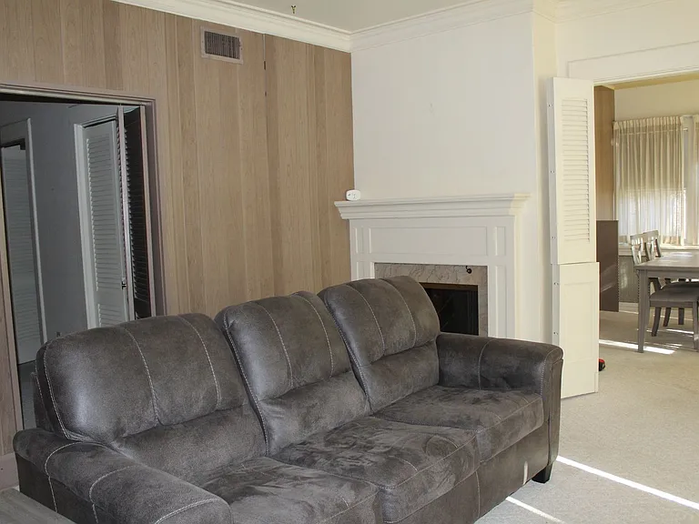 600 E 21st St #1 — Photo 2