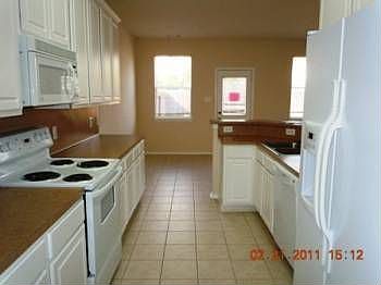 5th image of 474 Folk Crest Ln