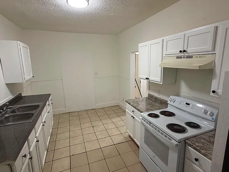 2334 Cherry St — Photo 3