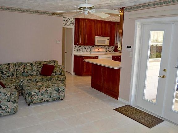 4th image of 3266 Kew Gardens Ln