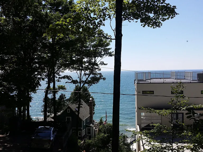 411 Crest Dr — Photo 3