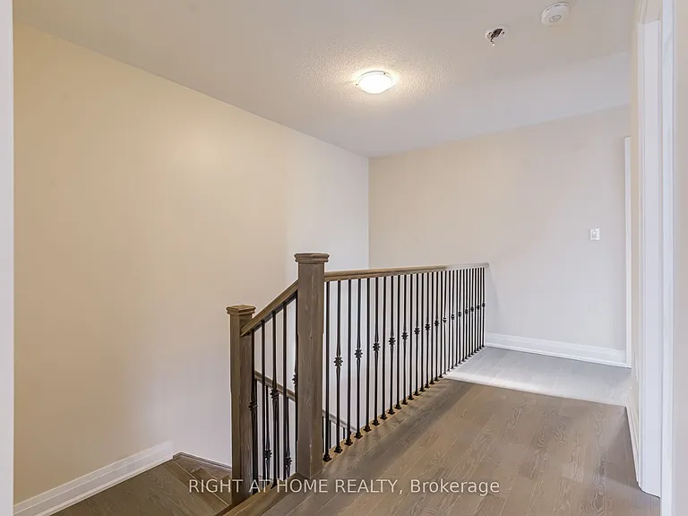 70 Westlake Cres — Photo 13