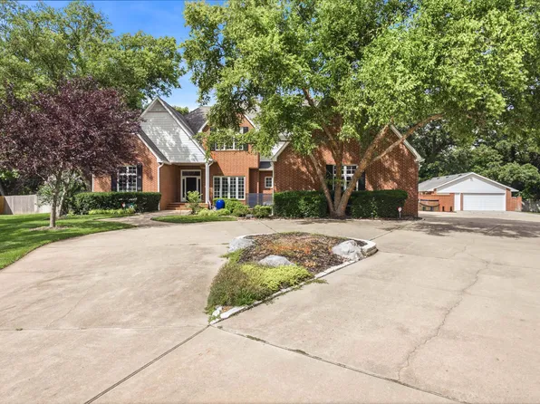419 N Brook Forest Rd, Derby, KS 67037