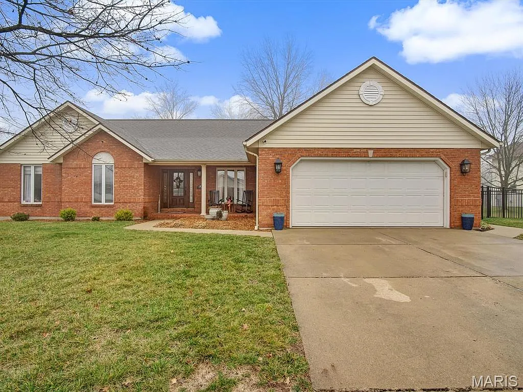 435 Paul Dr photo 1